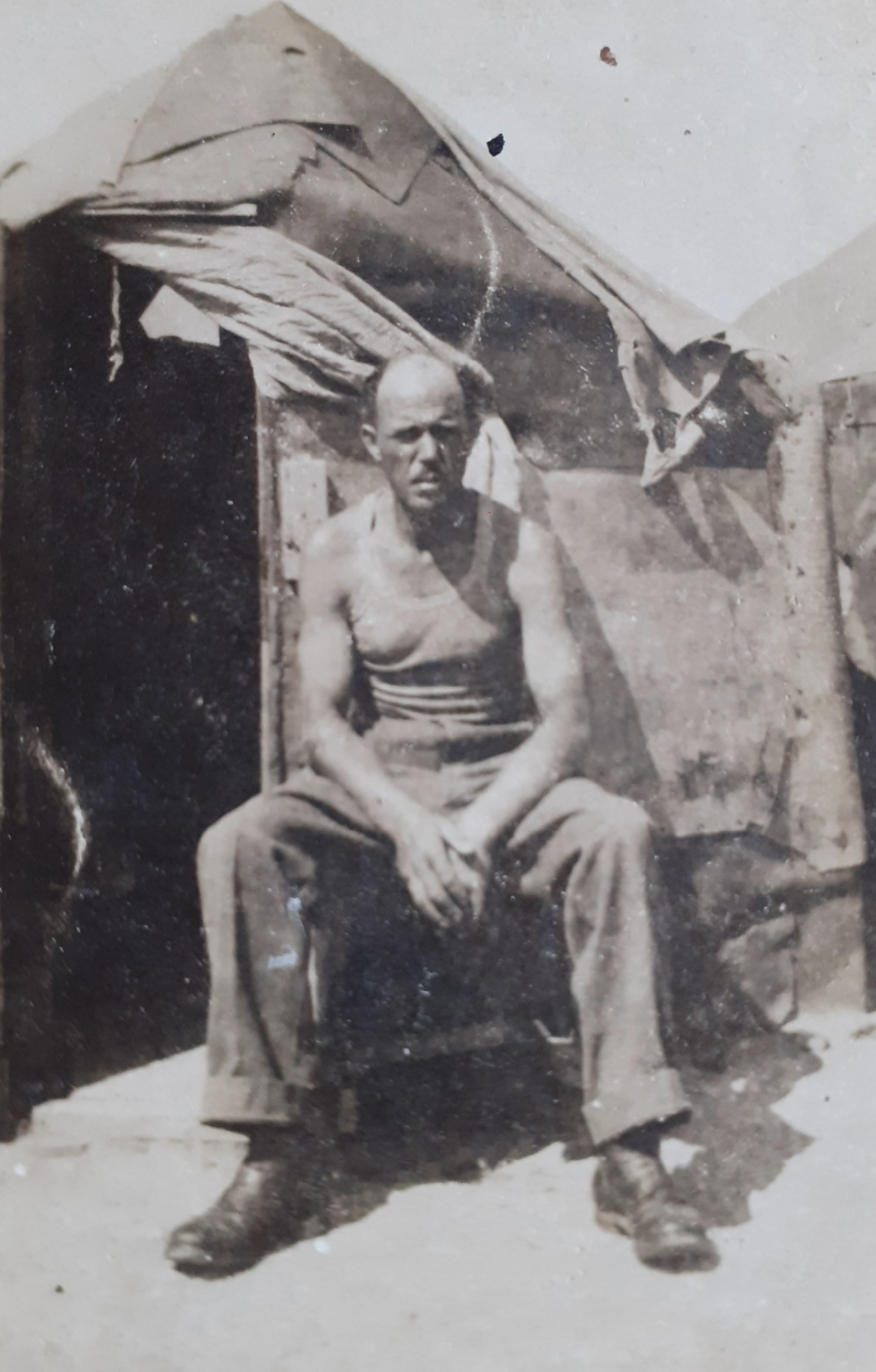 Giovanni Brugnara prigioniero in Africa, dopo essere stato catturato in Sicilia