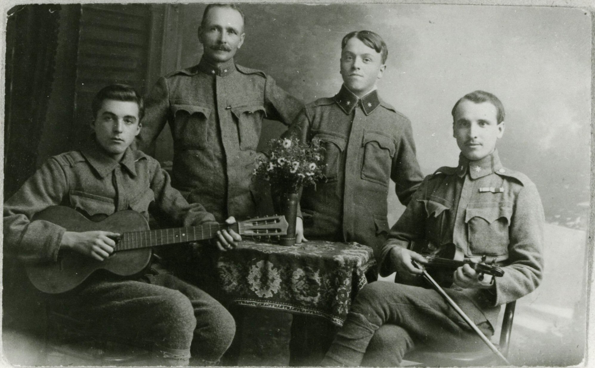 gruppo musicale dell'esercito - F. L. con il violino