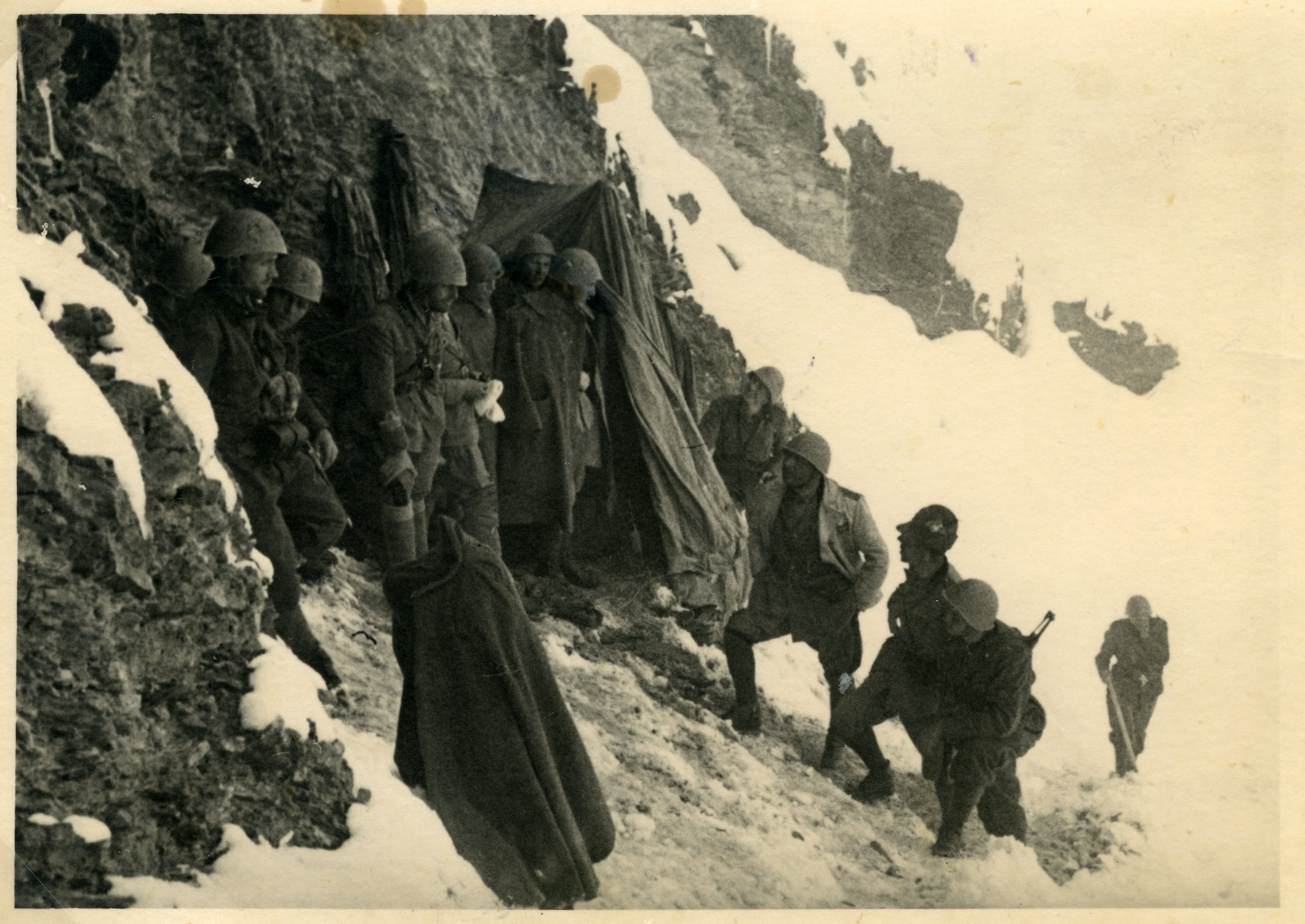 Fronte occidentale, giugno 1940. Alcuni ufficiali dell’11° Reggimento alpini