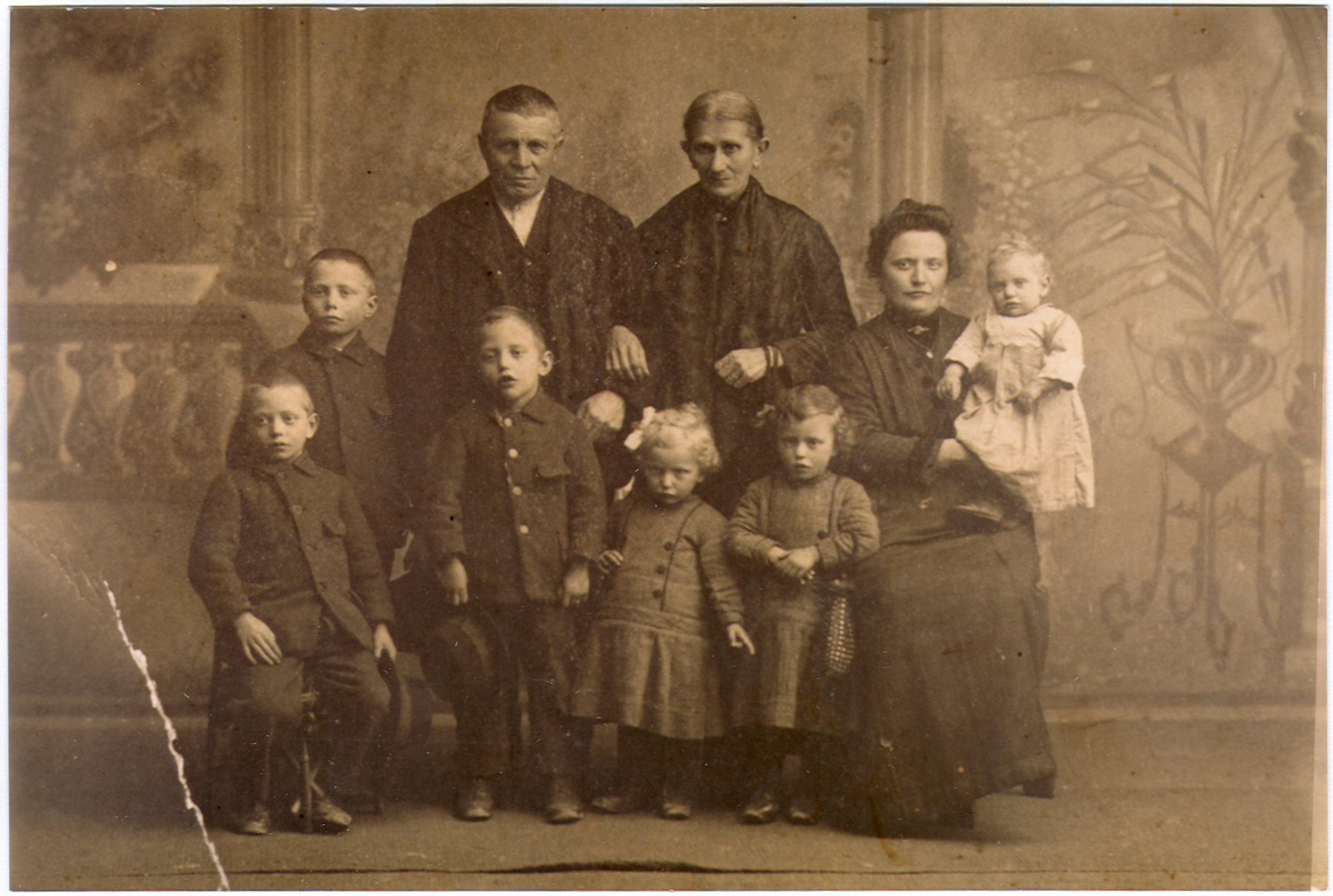 braunau, 1916 - i genitori, la moglie e i figli di G. l.