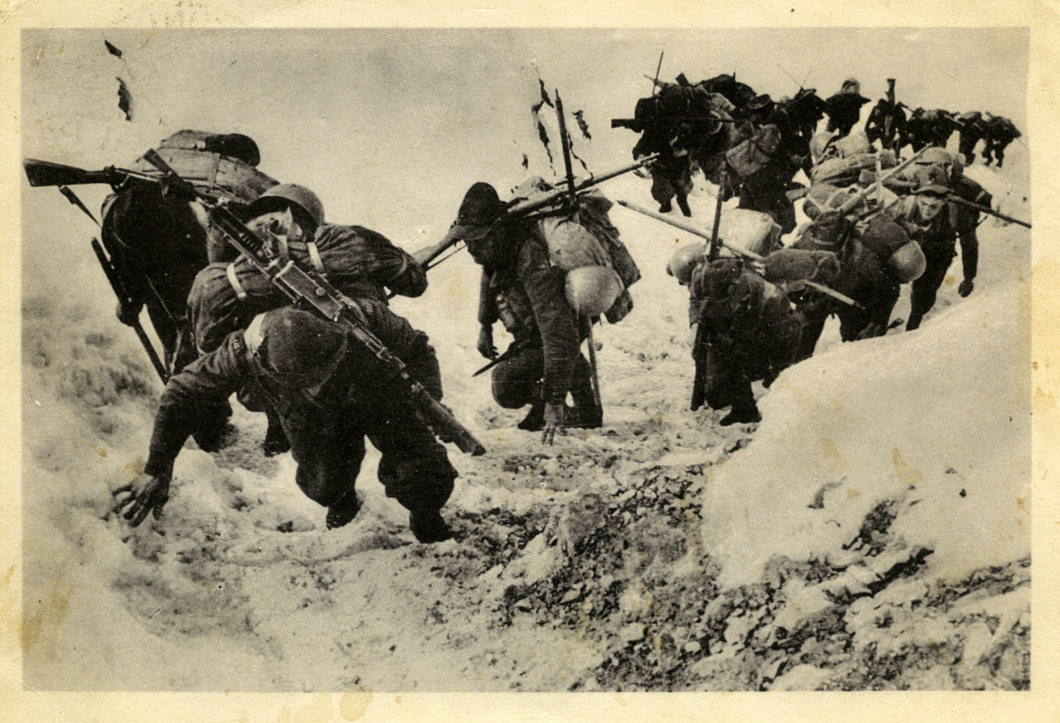Fronte occidentale, 24 giugno 1940. Alpini del Battaglione Trento in azione sul fronte francese a Col de la Vigne verso i fortini di Col des Fourches