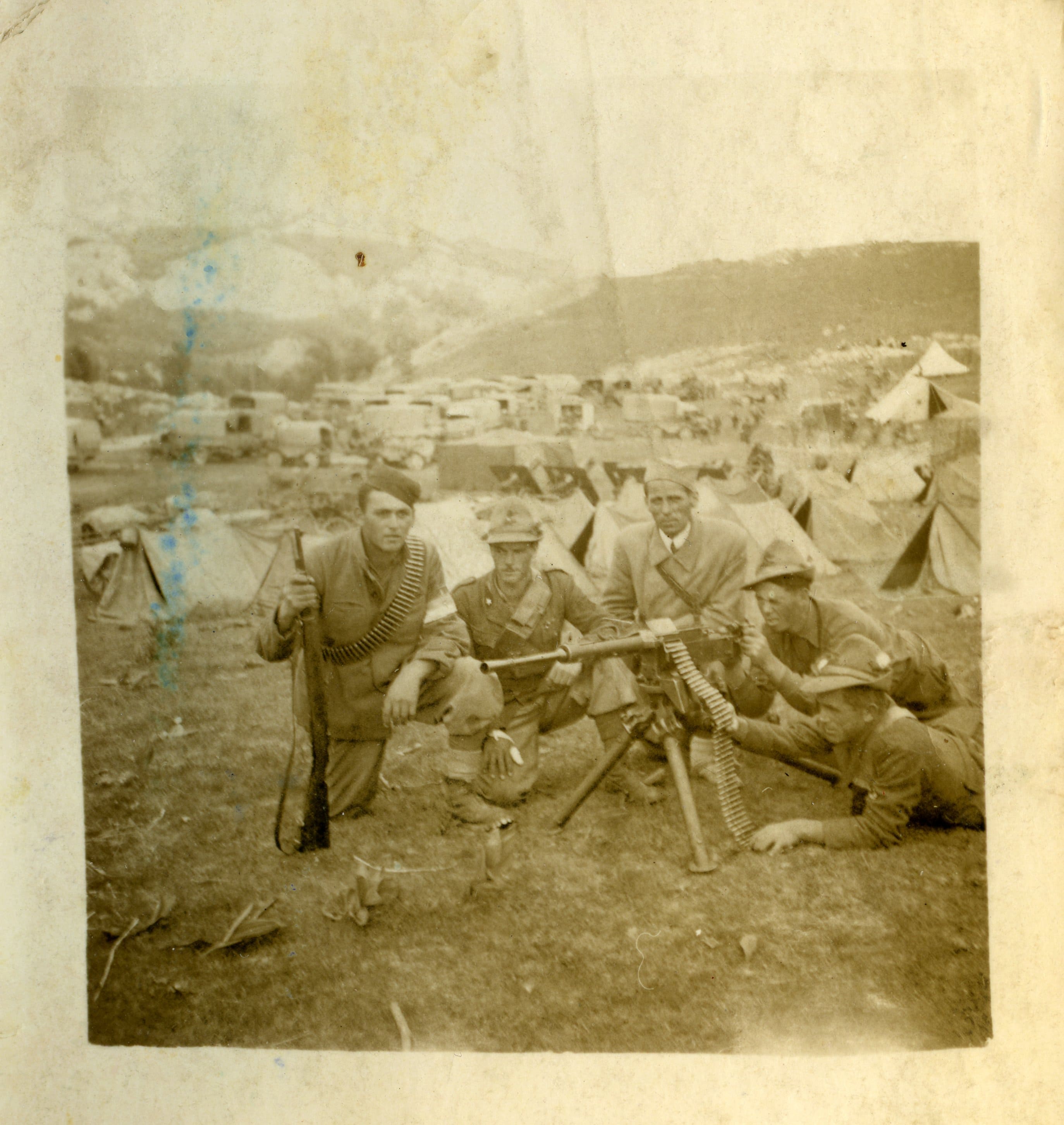 Balcani (Montenegro?), primo giugno 1942. Alpini italiani e cetnici in addestramento