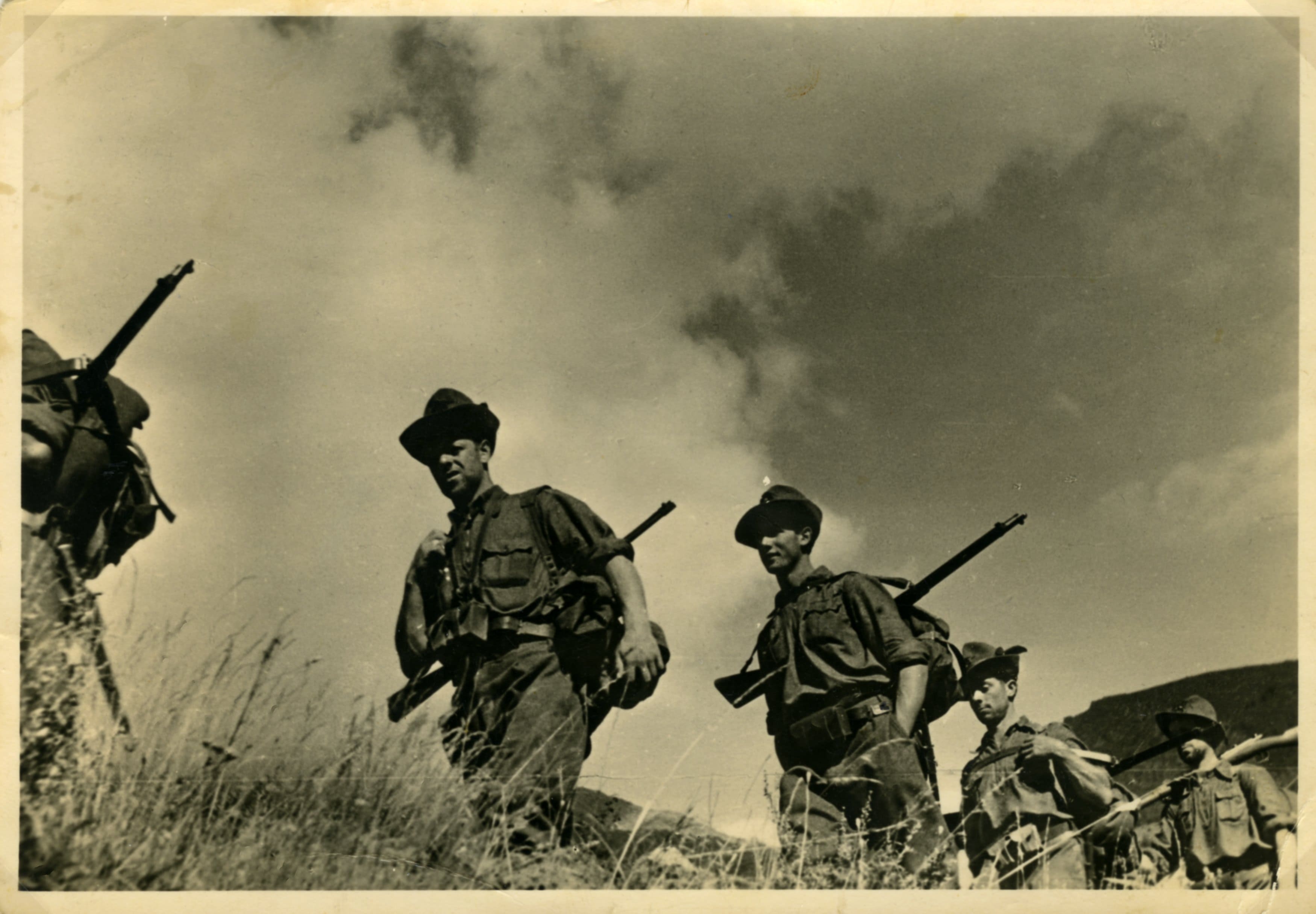 Reparto di alpini in marcia