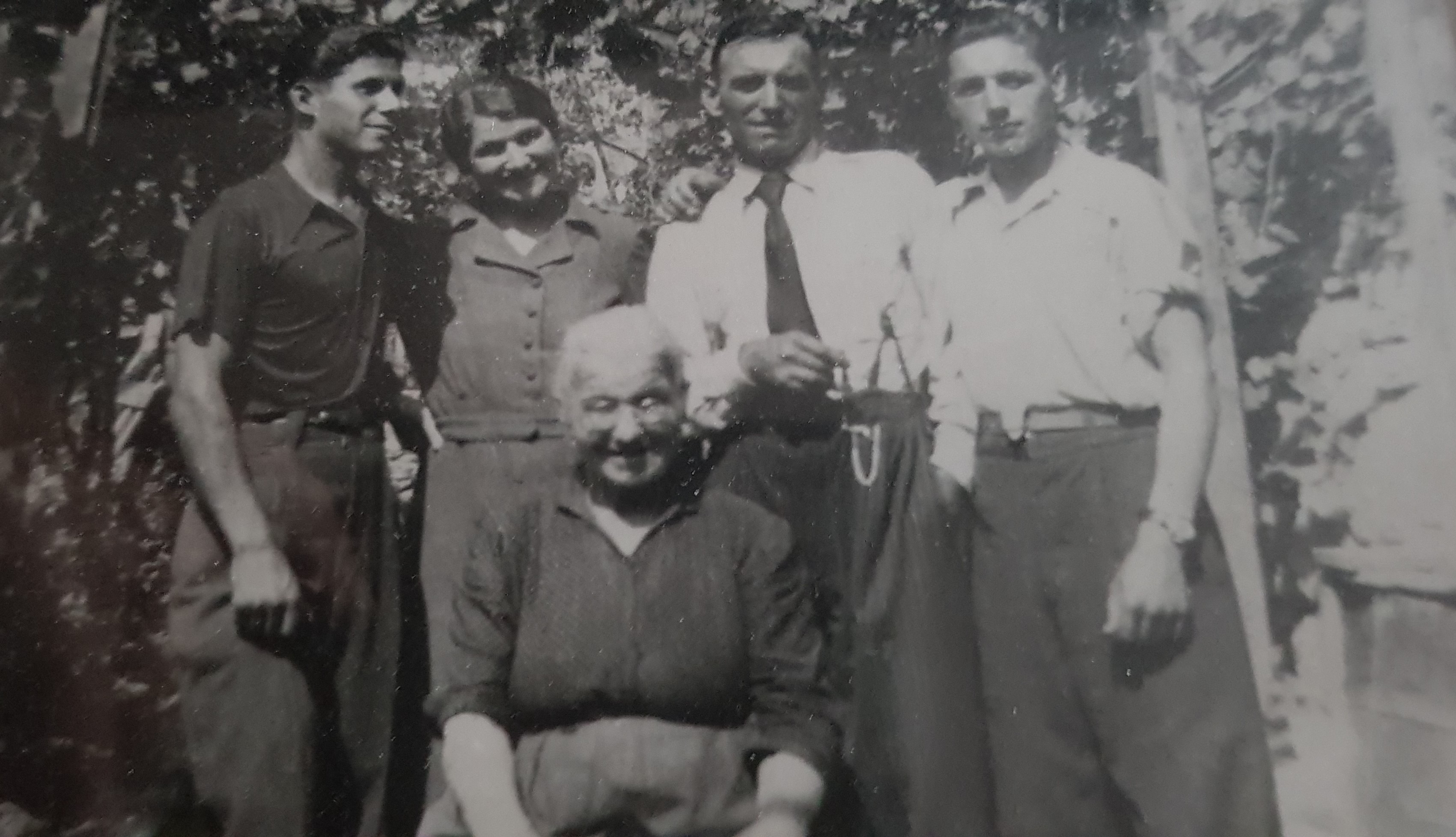 LUIGI TRENTINI CON I FAMILIARI