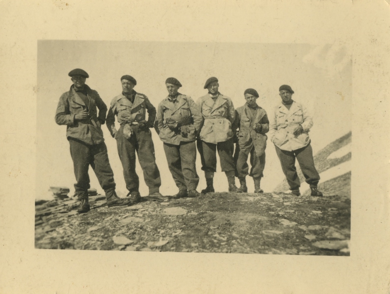 6 francesi prigionieri fotografati al colle della Seigne, 28 giugno 1940