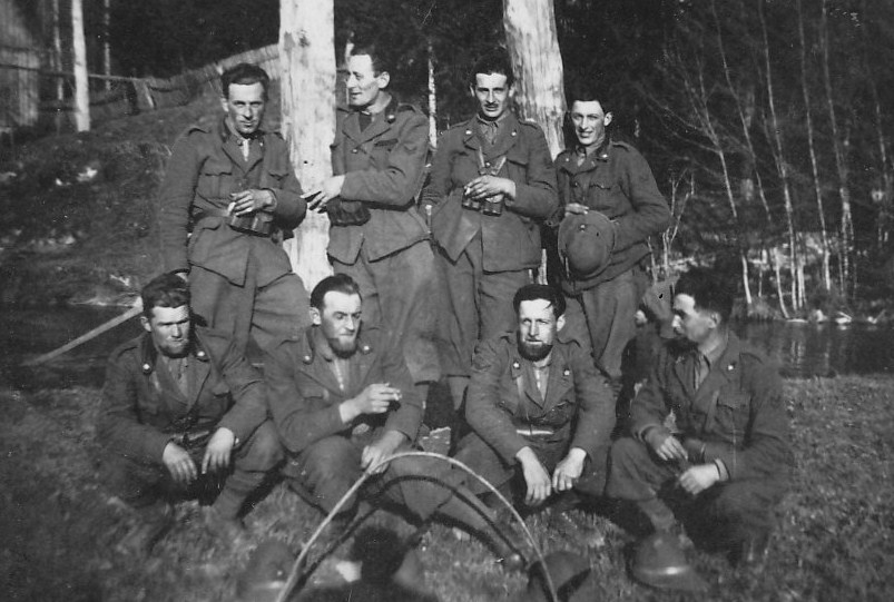 BOSNIA, 1942-1943. ALBINO BARBI E ALCUNI COMMILITONI IN UN ACCAMPAMENTO