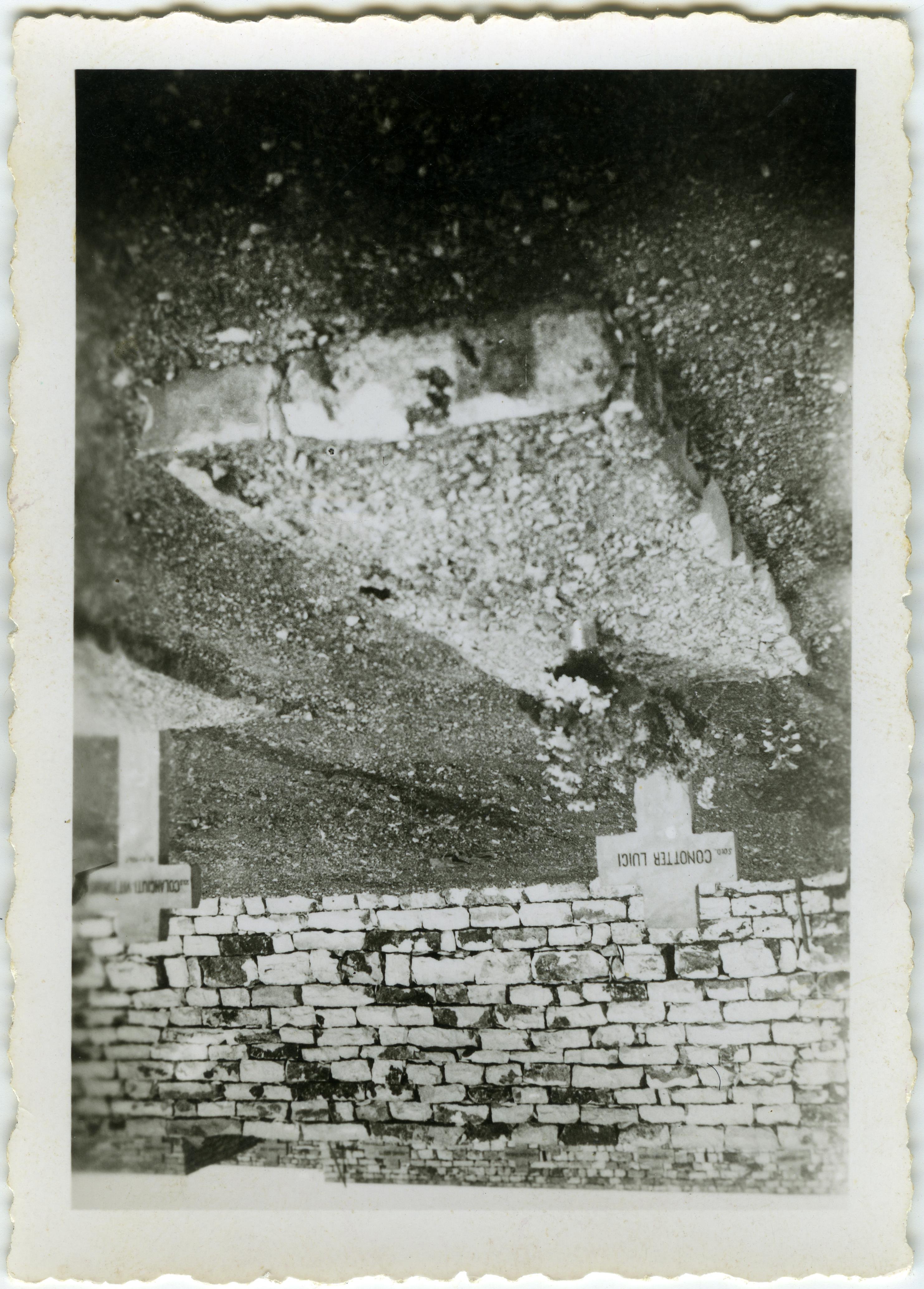 Albania, primavera 1941. La tomba del soldato Luigi Conotter nel cimitero di guerra italiano di Saliari
