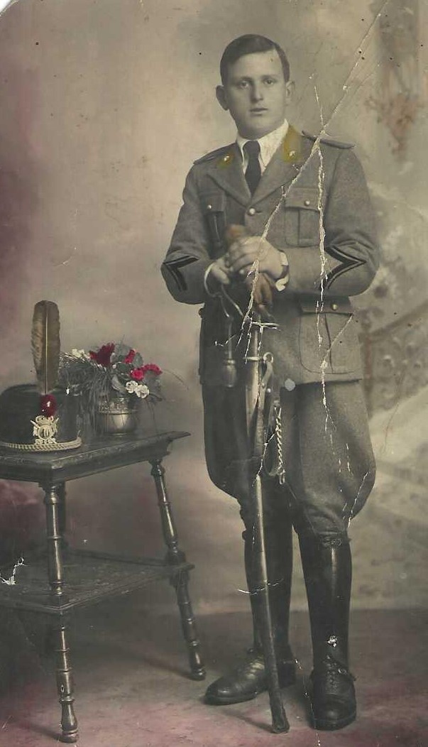Italia, 1934-1935. Enrico Silvestri in uniforme da lanciere