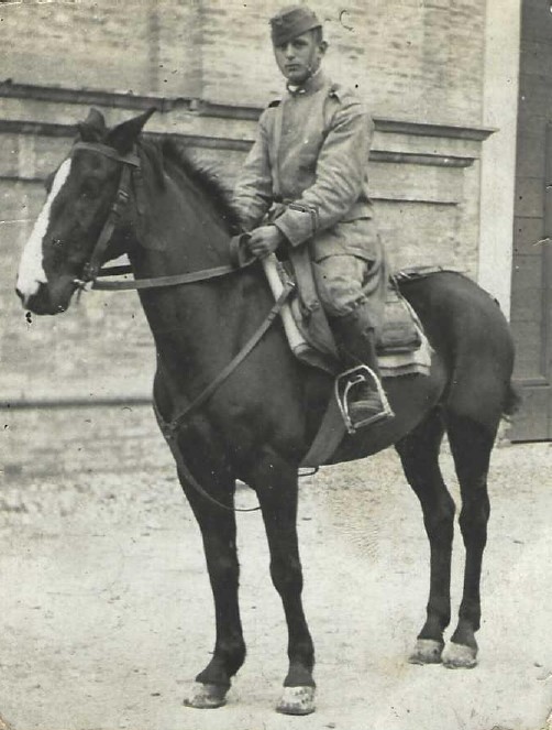 Italia, 1934-1935. Enrico Silvestri inquadrato nel Reggimento cavalleria lancieri Vittorio Emanuele II all'epoca del primo servizio militare