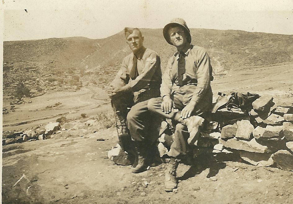 Guglielmi Angelo Adamo, quello più a destra, in Eritrea