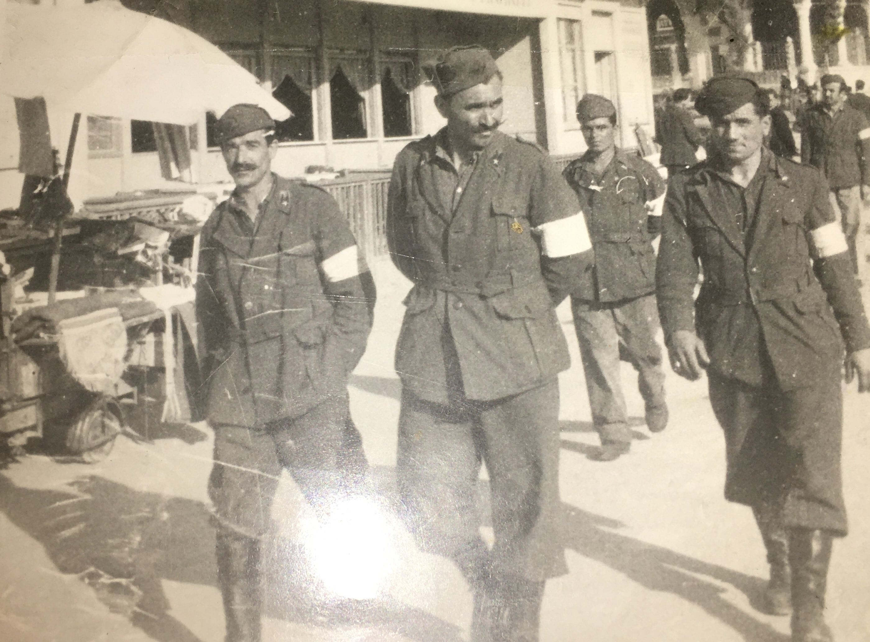 Tirana, 4 giugno 1944. Chiogna con altri commilitoni impiegati dai tedeschi come lavoratori