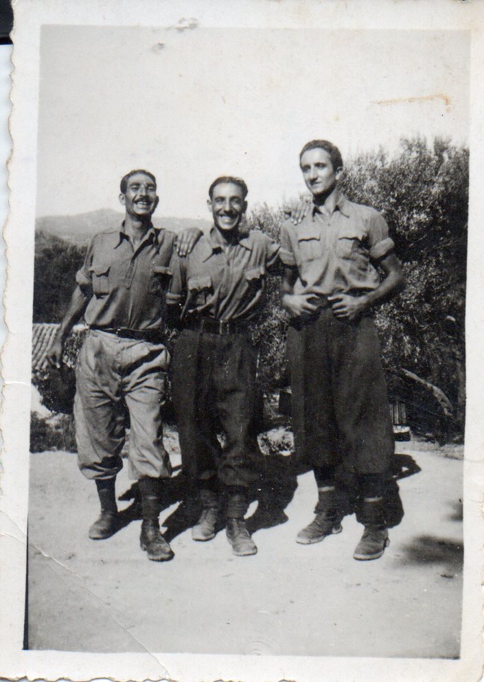 GRECIA, 20 SETTEMBRE 1942. OMOBONO (A DX) CON COMMILITONI