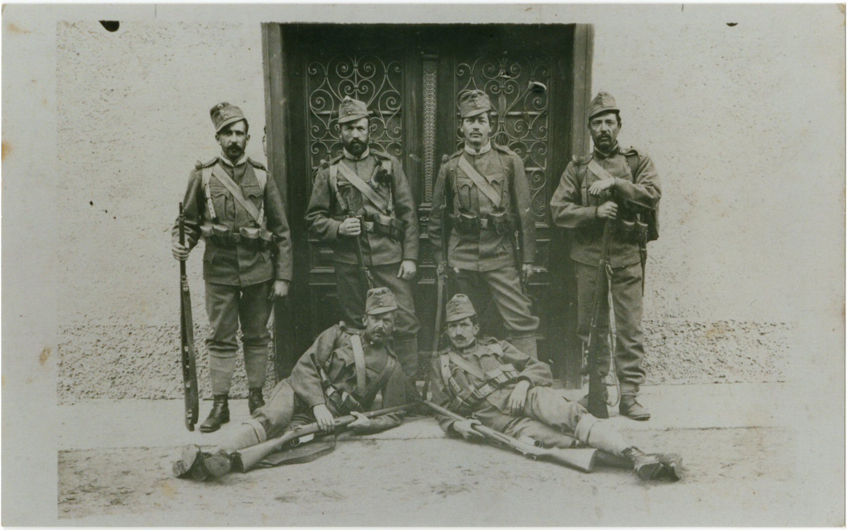 m. r. (secondo da destra in piedi) e commilitoni - i guerra mondiale