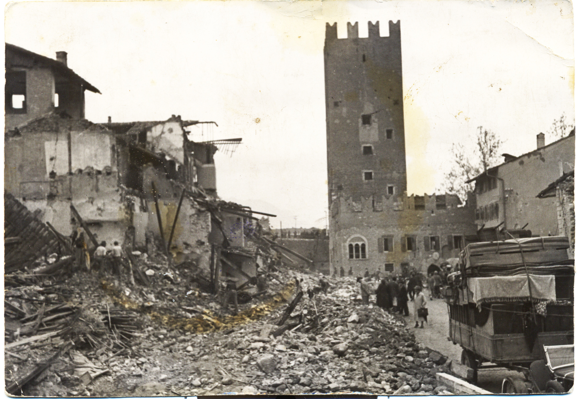 Distruzioni della Portela dopo il bombardamento del 2 settembre 1943